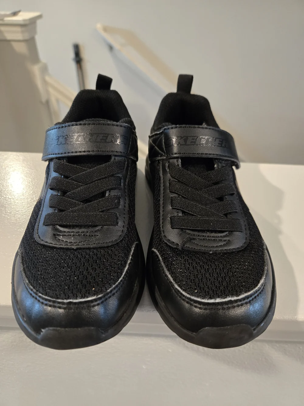 Skechers Kids Black Lightweight Hook-and-Loop Sneakers Size 12
